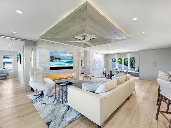 295 5th Ave S, Naples, FL 34102