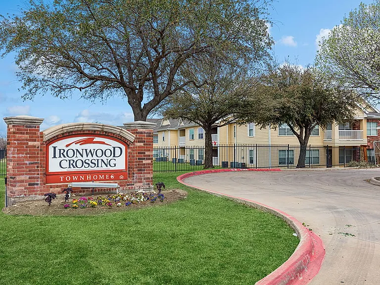 Ironwood Crossing Apartments & Townhomes — Photo 15
