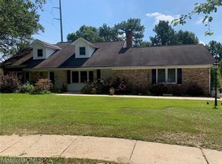 1401 Regency Oaks Dr, Mobile, AL 36609