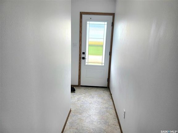 3rd image of 117 Railway AVENUE
