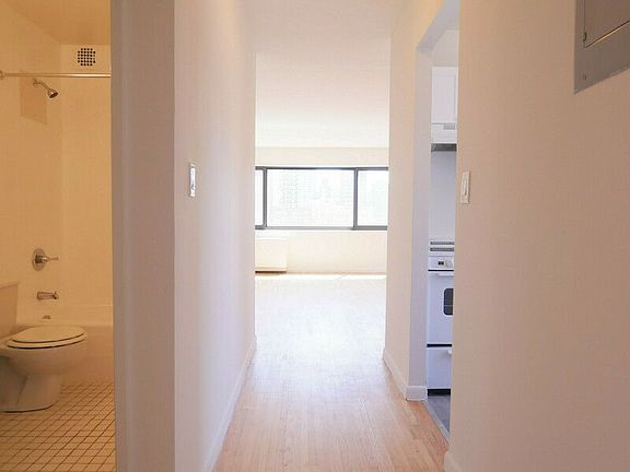 4th image of 353 E 78th St APT 11B