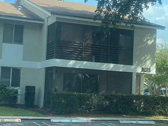 5th image of 707 Gardens Dr APT 201