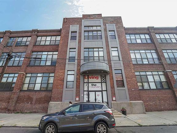 3rd image of 300 Communipaw Ave APT 226