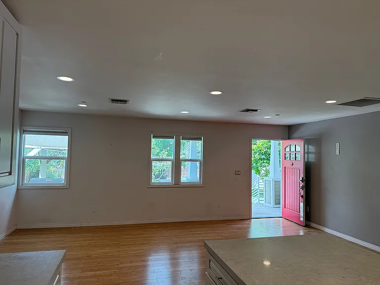 130 N Lincoln Ave — Photo 8
