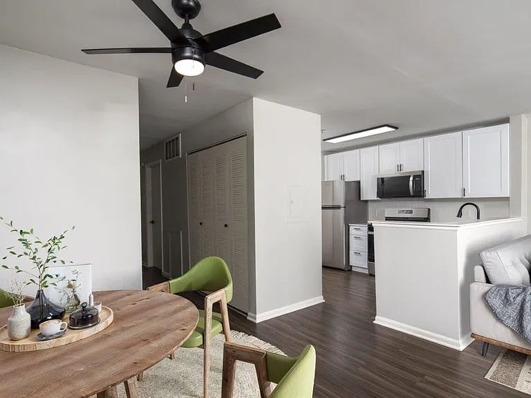 Iron Ridge and Stonegate Apartments — Photo 3