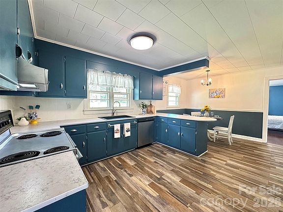 3rd image of 848 Meadowood Dr