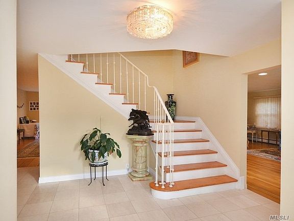 3rd image of 6 Cotillion Ct