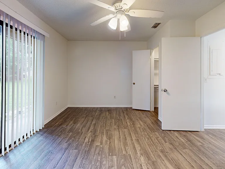 1 Bed 1 Bath Bedroom