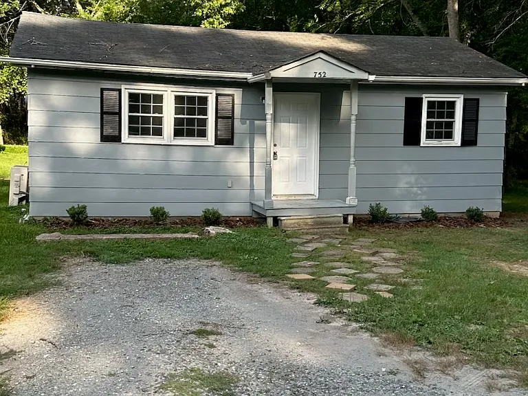 752 Hillsboro St — Photo 1