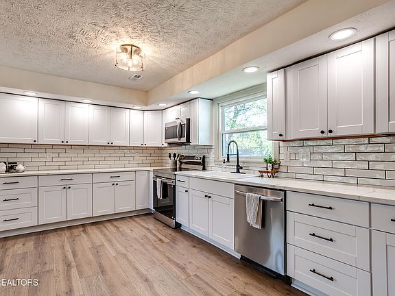 4th image of 4304 NW Strolling Rd