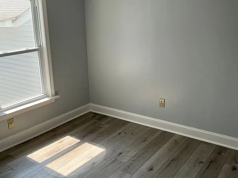 558 Riverside Dr — Photo 14