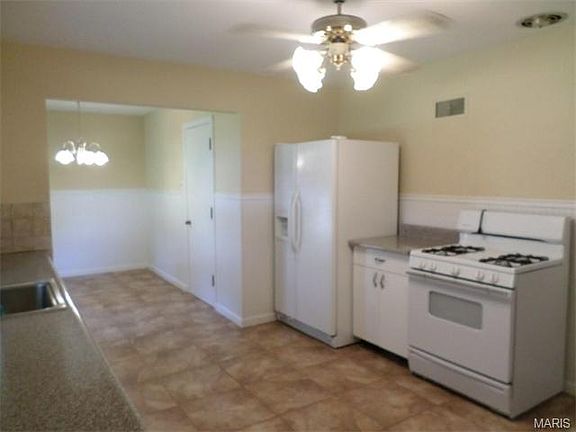 3rd image of 7917 La Belle St