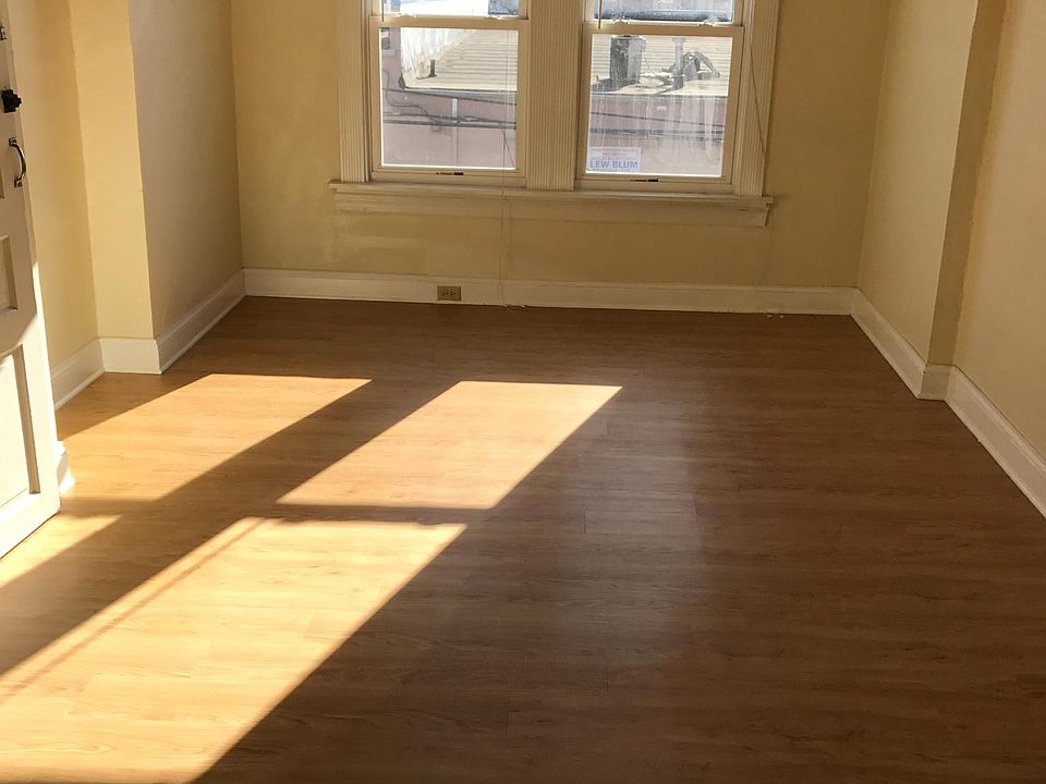 2nd image of 4537 Sansom St
