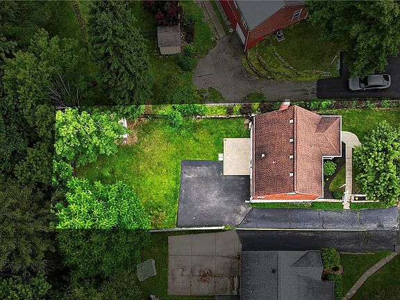2nd image of 35 Meadowbrook Ave