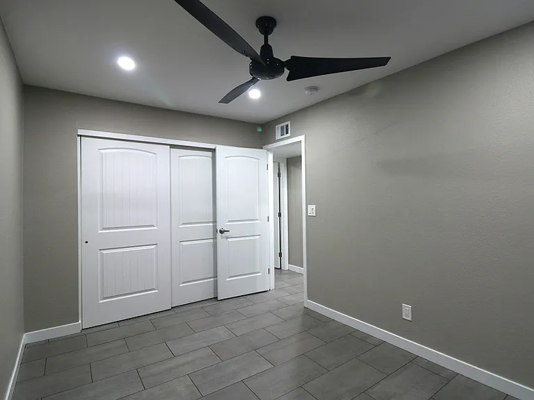 1 N Naco Way #1 — Photo 10