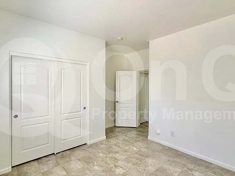 1613 S 174th Ln — Photo 19