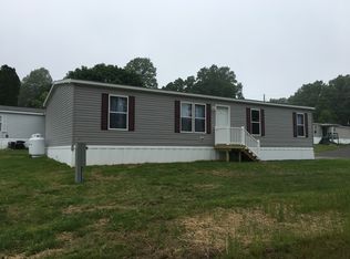 40 Willington Dr, Macungie, PA 18062