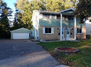 511 Shadyside Cir, Hopkins, MN 55343