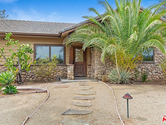 2nd image of 1150 N Doheny Dr