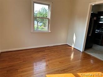 5th image of 410 Herricks Rd
