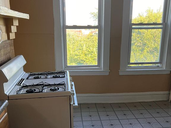 3rd image of 152 Johnson Ave Floor 3