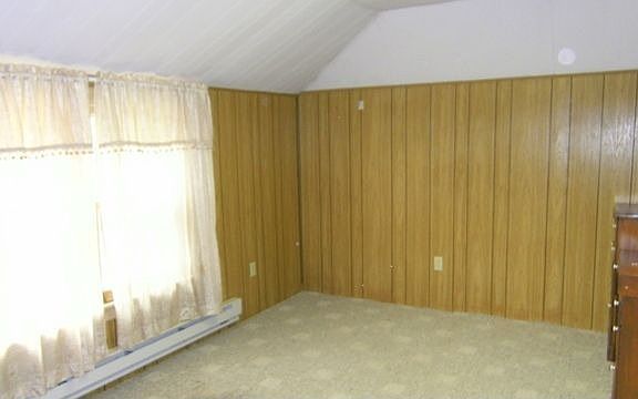 3rd image of 702 Broadway St