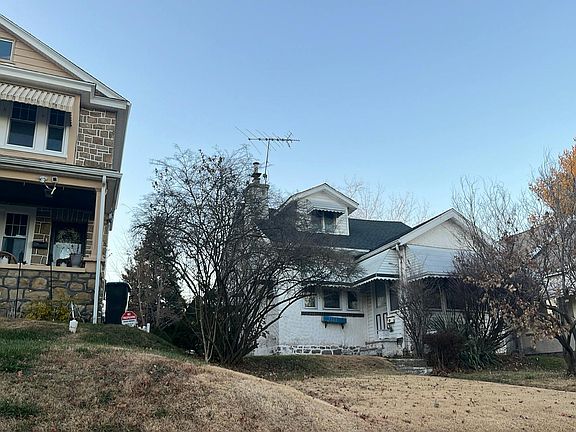 3rd image of 1011 Stanbridge St