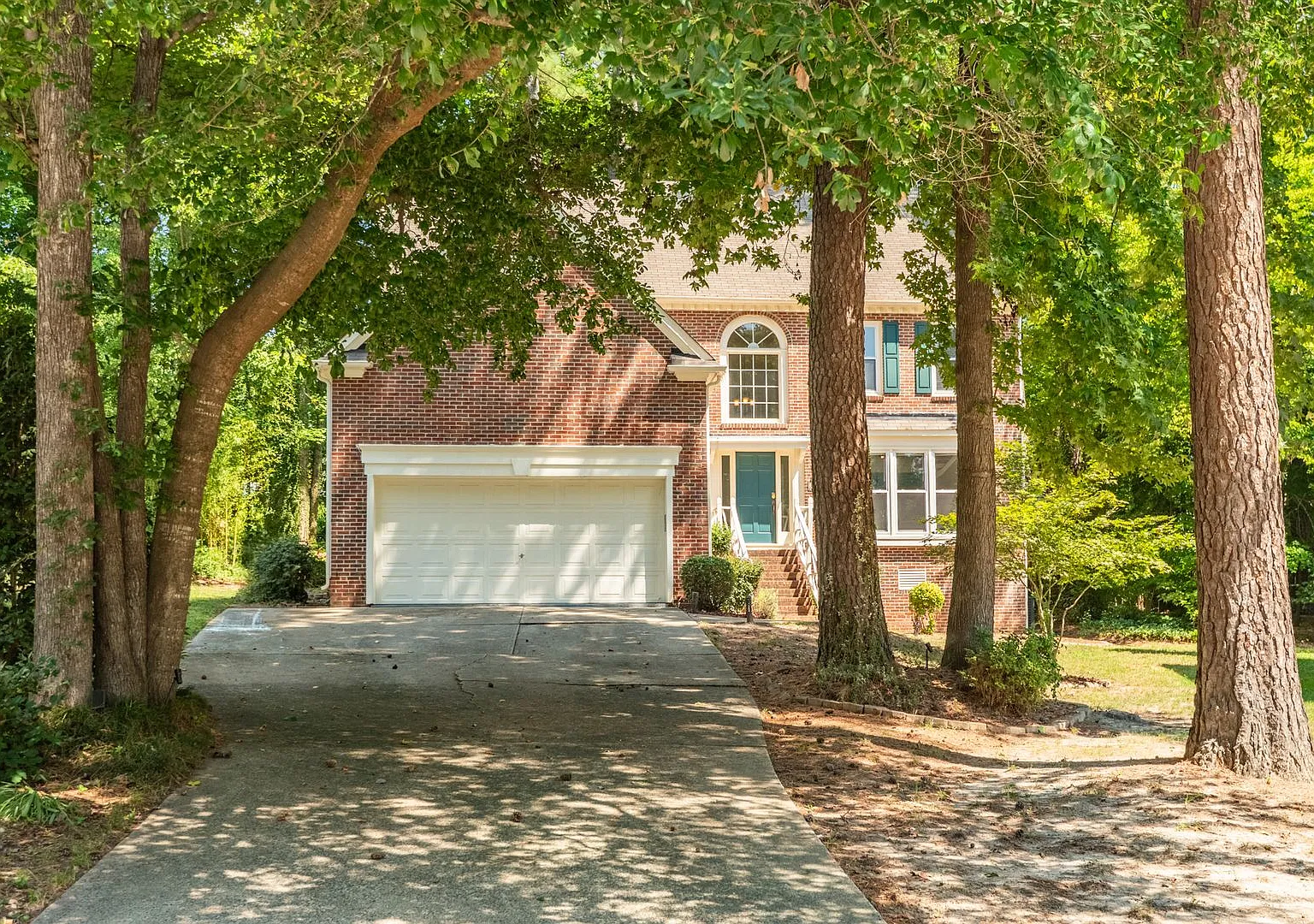 Available Now! Spacious 5-Bed, 3.5-Bath in Cary! — Photo 2