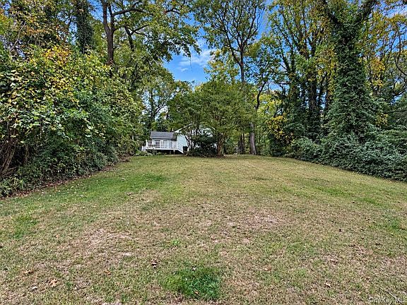 2nd image of 140 Hallock Landing Road