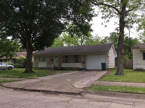 3rd image of 926 Valerie Ave