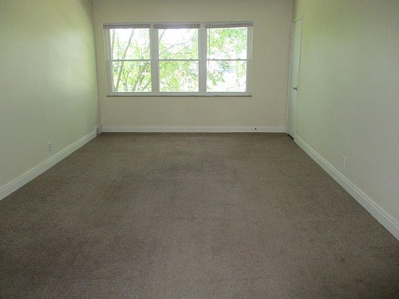 2nd image of 2506 Gladstone Cir Unit 202