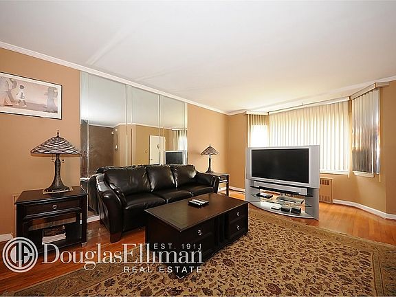 5th image of 11485 228th St