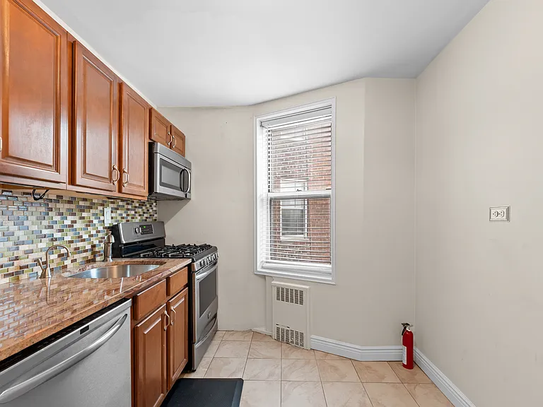 6730 Clyde St #5B — Photo 17