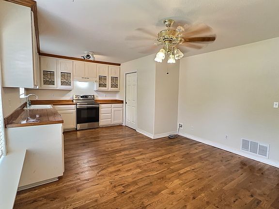 4th image of 1308 Willis St