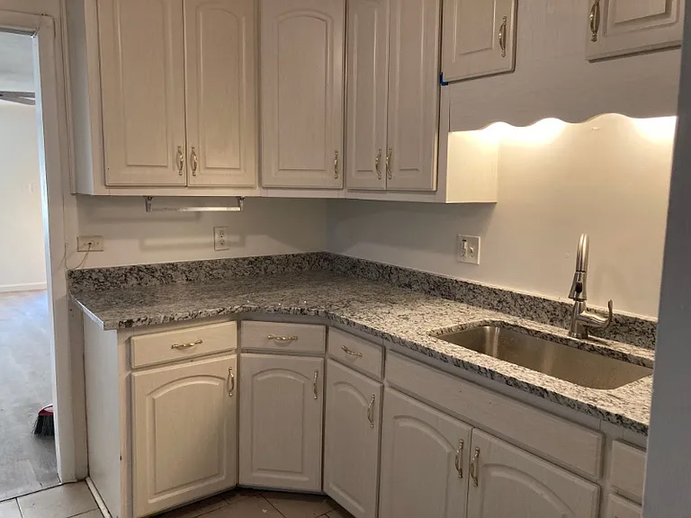 248 S King St — Photo 12