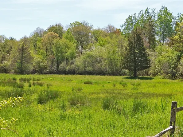 60 Candlewood Rd, Ipswich, MA 01938