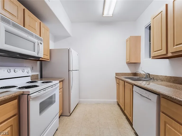 8000 W Badura Ave #1057 — Photo 5