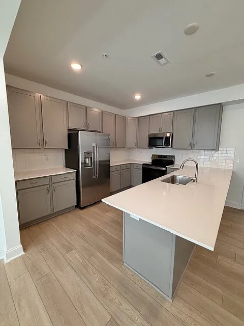 3 bed, 2.5 bath, 1577 sqft, $2,100 — Photo 3