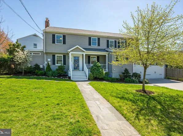 8305 Donnybrook Dr, Chevy Chase, MD 20815
