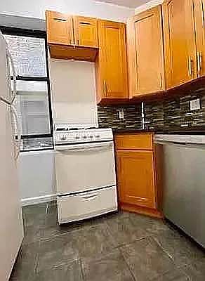 5th image of 564 Amsterdam Ave APT 3A
