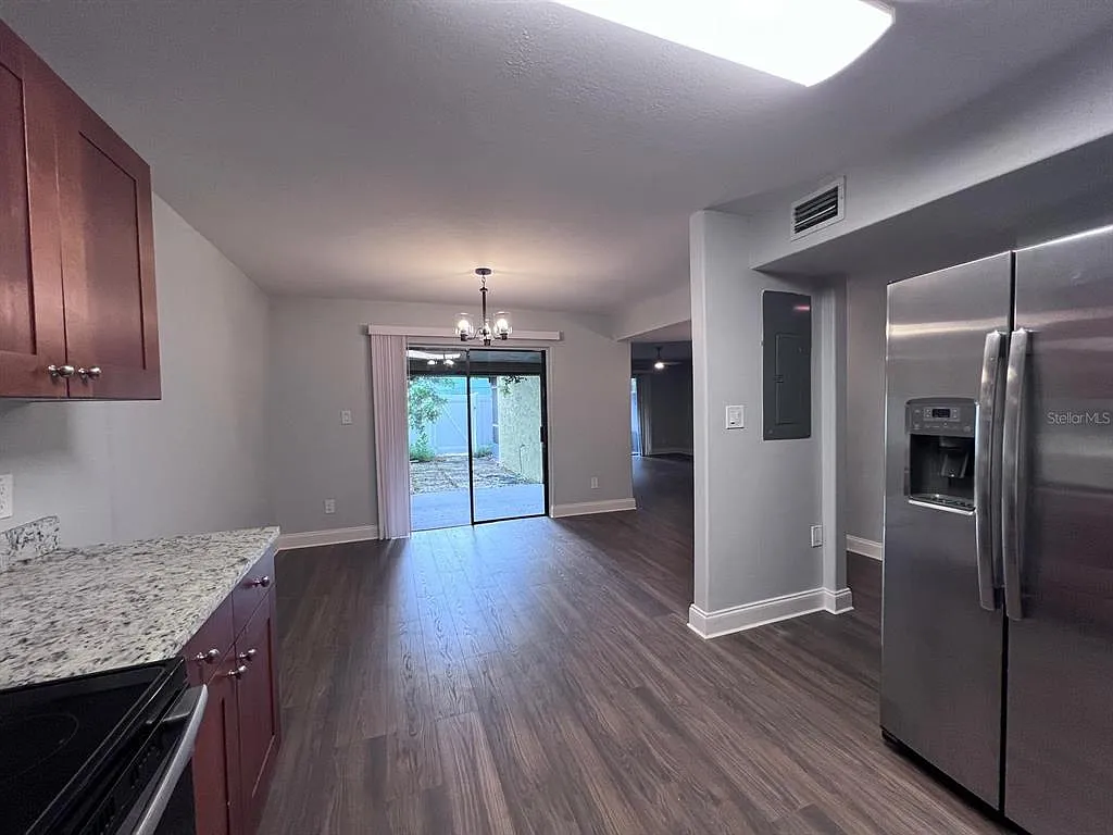 4 bed, 3.0 bath, 1611 sqft, $2,300 — Photo 3