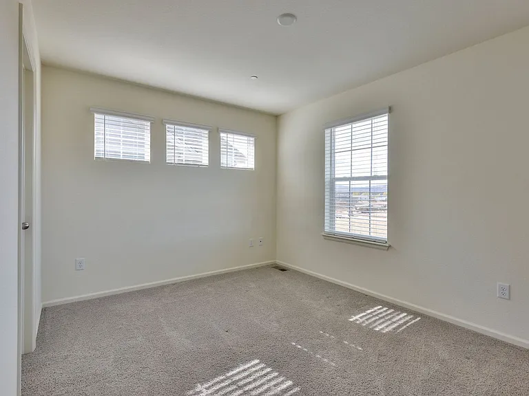 344 Zeppelin Way — Photo 19