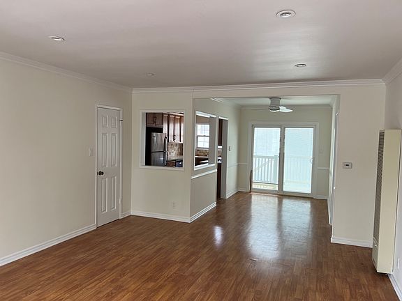 3rd image of 837 S Westgate Ave APT 6