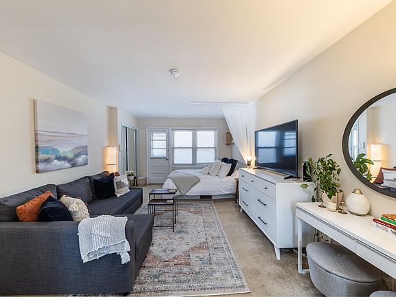 2nd image of 325 E Broadway APT E3