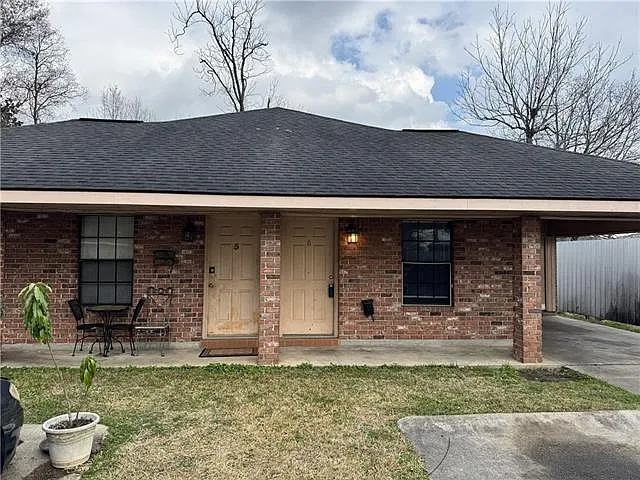 2 bed, 1.0 bath, 850 sqft, $850 — Photo 1