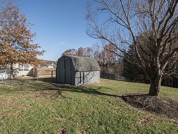 5th image of 1065 Stafford Dr