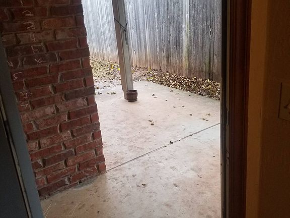 3rd image of 2800 SE 89th Ter