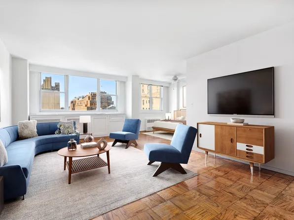 77 Seventh Avenue image 1 of 9