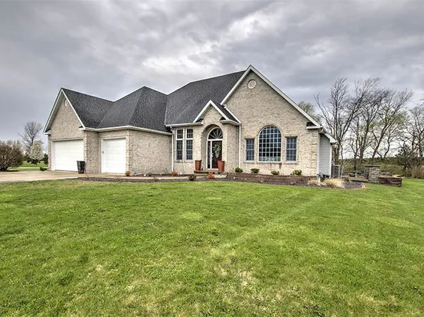 101 Cardinal Dr, Macon, IL 62544