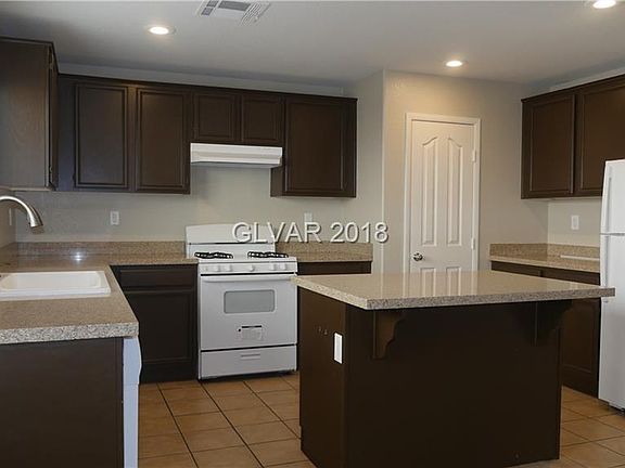 3rd image of 516 Taunton St